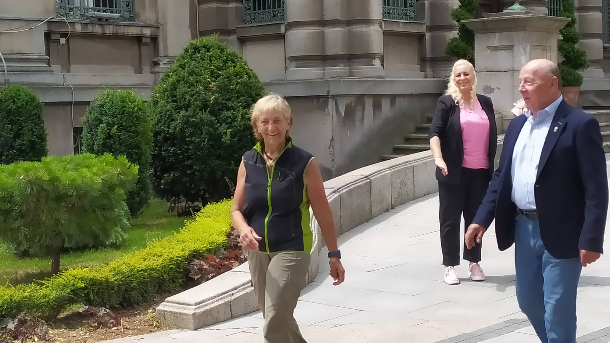 Italijanka krenula pešaka do pekinga