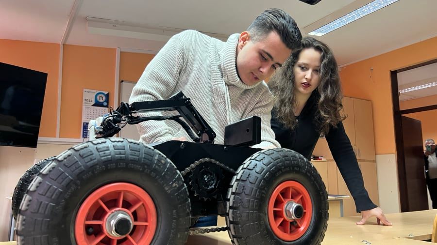 brat i sestra iz pukovca napravili robota