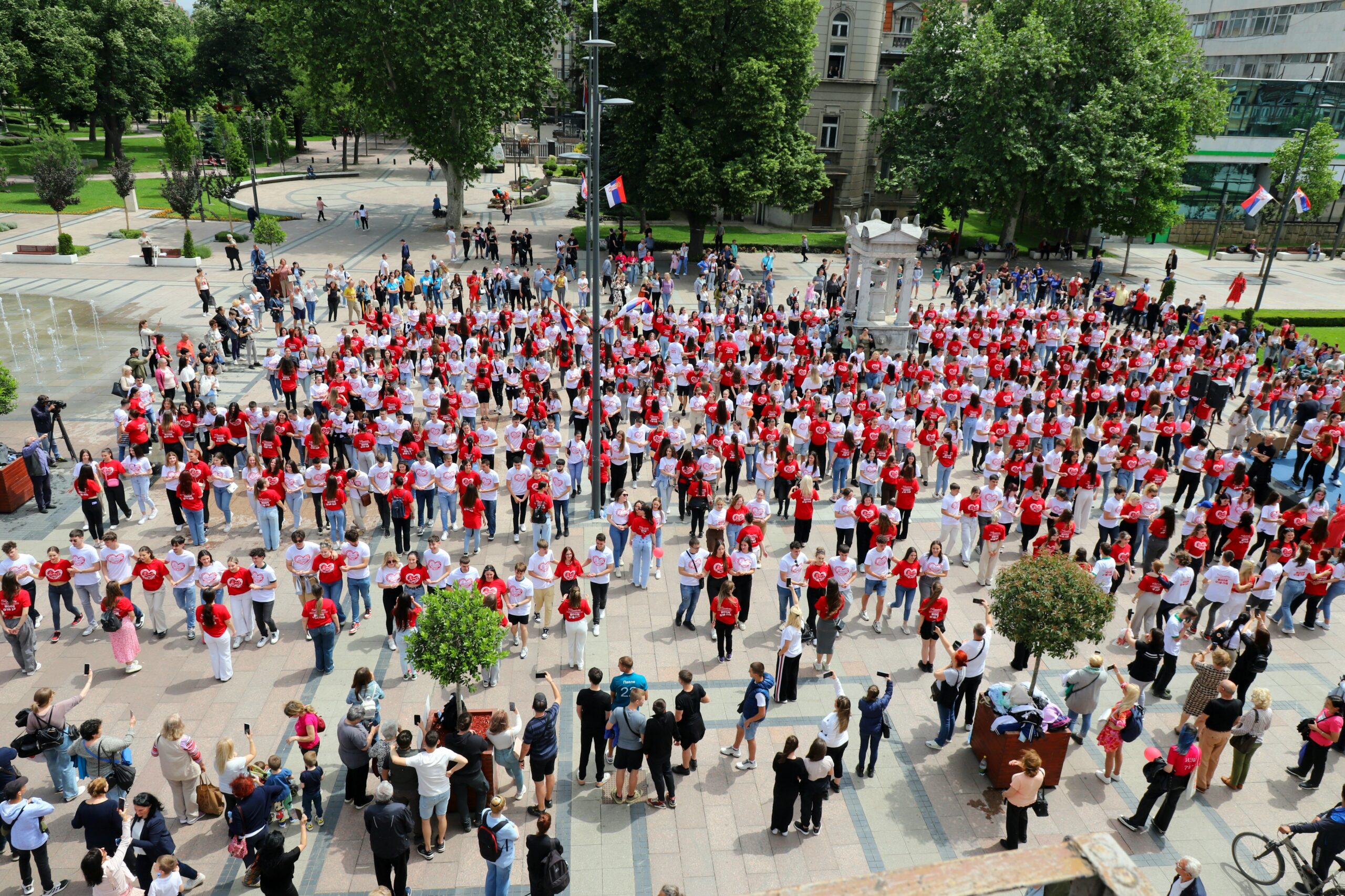 Niški maturanti ples