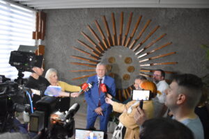 ISTORIJSKA POSETA – MINISTAR BELA BALINT POSETIO INSTITUT „NIŠKA BANjA“