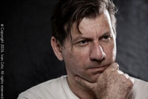 Dejan Aleksić dobitnik nagrade „Maleni cvet“ za najbolju knjigu za decu i mlade u 2025. godini
